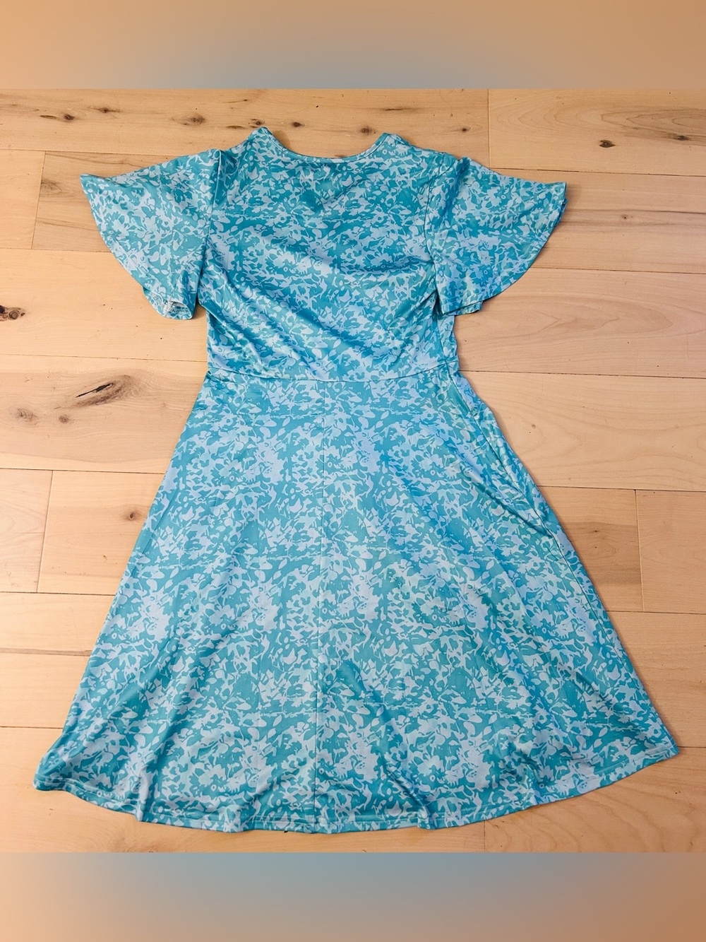 Turquoise Faux Wrap Dress Flutter Sleeves Size Medium NWOT - Picture 3 of 13